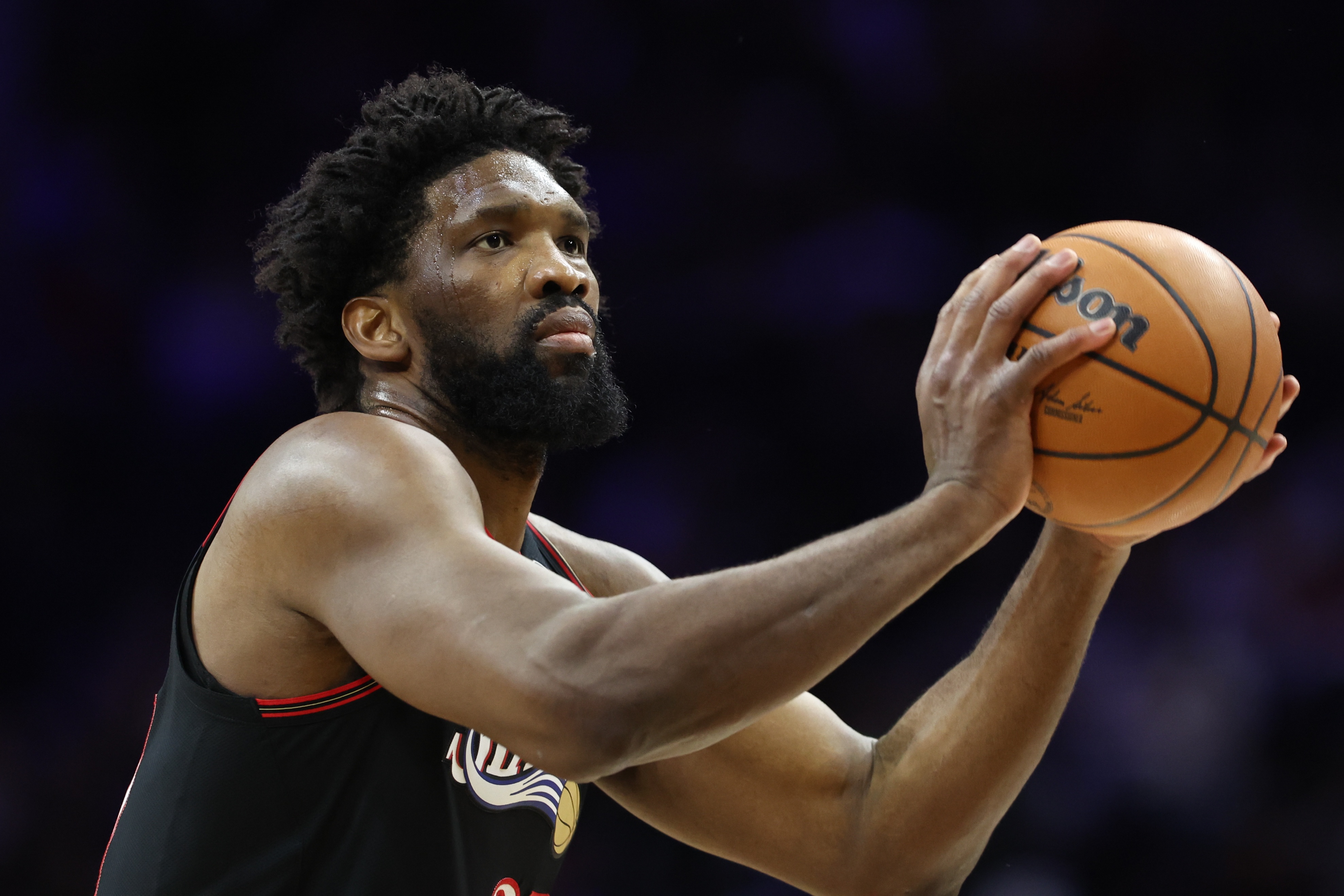 世界杯比赛回放-明天76人迎战马刺 恩比德因右侧腹斜肌拉伤缺席比赛