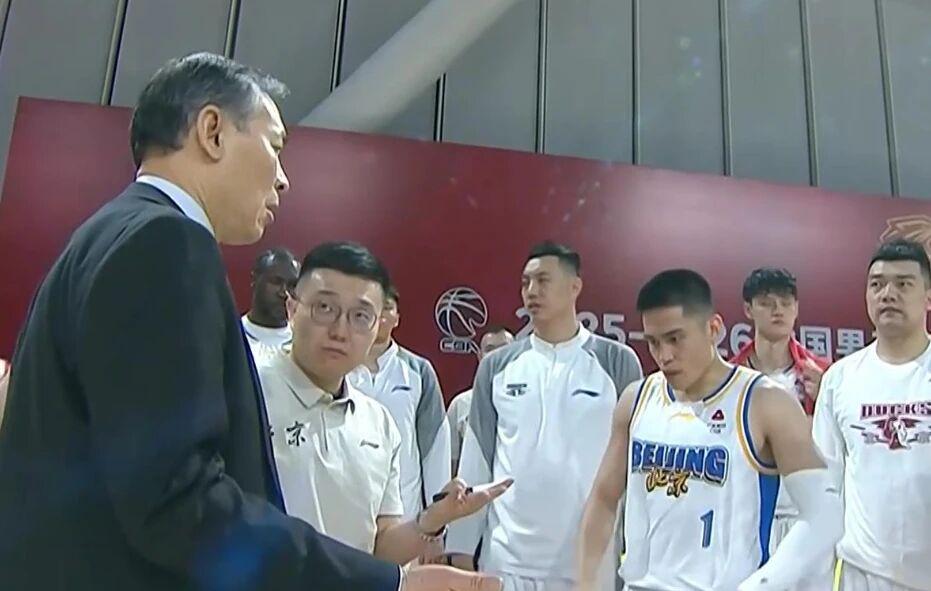 世界杯直播下载-CBA排名变天！广东打爆辽宁，北京近六战四负 山东六连胜新疆反弹