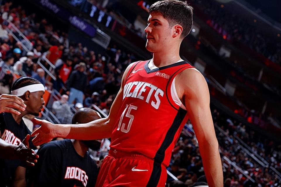 世界杯高清观看-一次又一次打铁，火箭后场新星面对灰熊竟然打出了灾难级的表现？