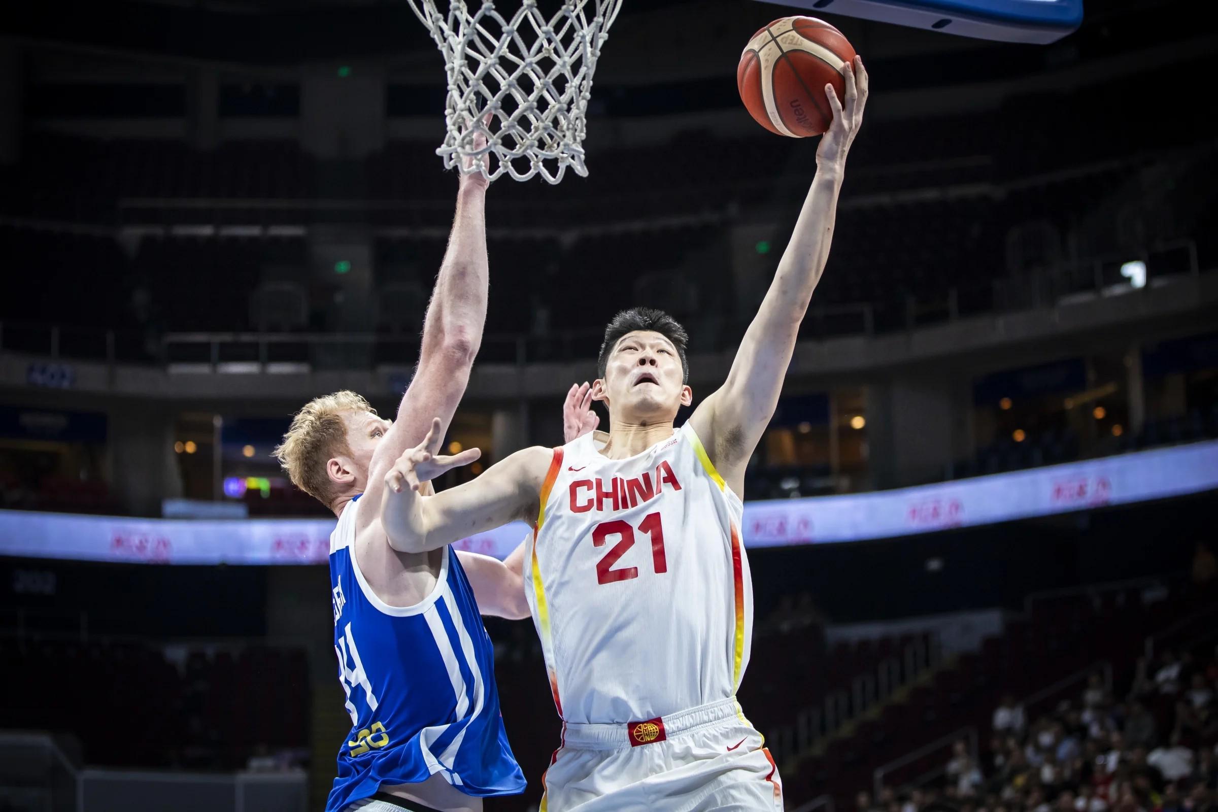 世界杯比赛回放-定海神针，胡金秋高效取15分6板，最后阶段抢到关键前场篮板