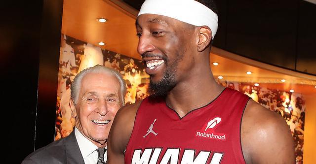 世界杯高清观看-莱利：由衷为阿德巴约感到高兴 这是最伟大的瞬间之一